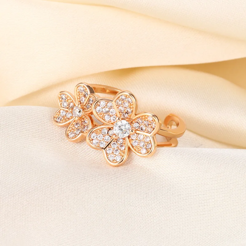 Luxury Three-Leaf Clover Ring - Full Diamond Accent Open Band Gold Tone Boho Chic Statement Finger Ring for Women
Luxury Three-Leaf Clover Ring - Full Diamond Accent Open Band Gold Tone Boho Chic Statement Finger Ring for Women