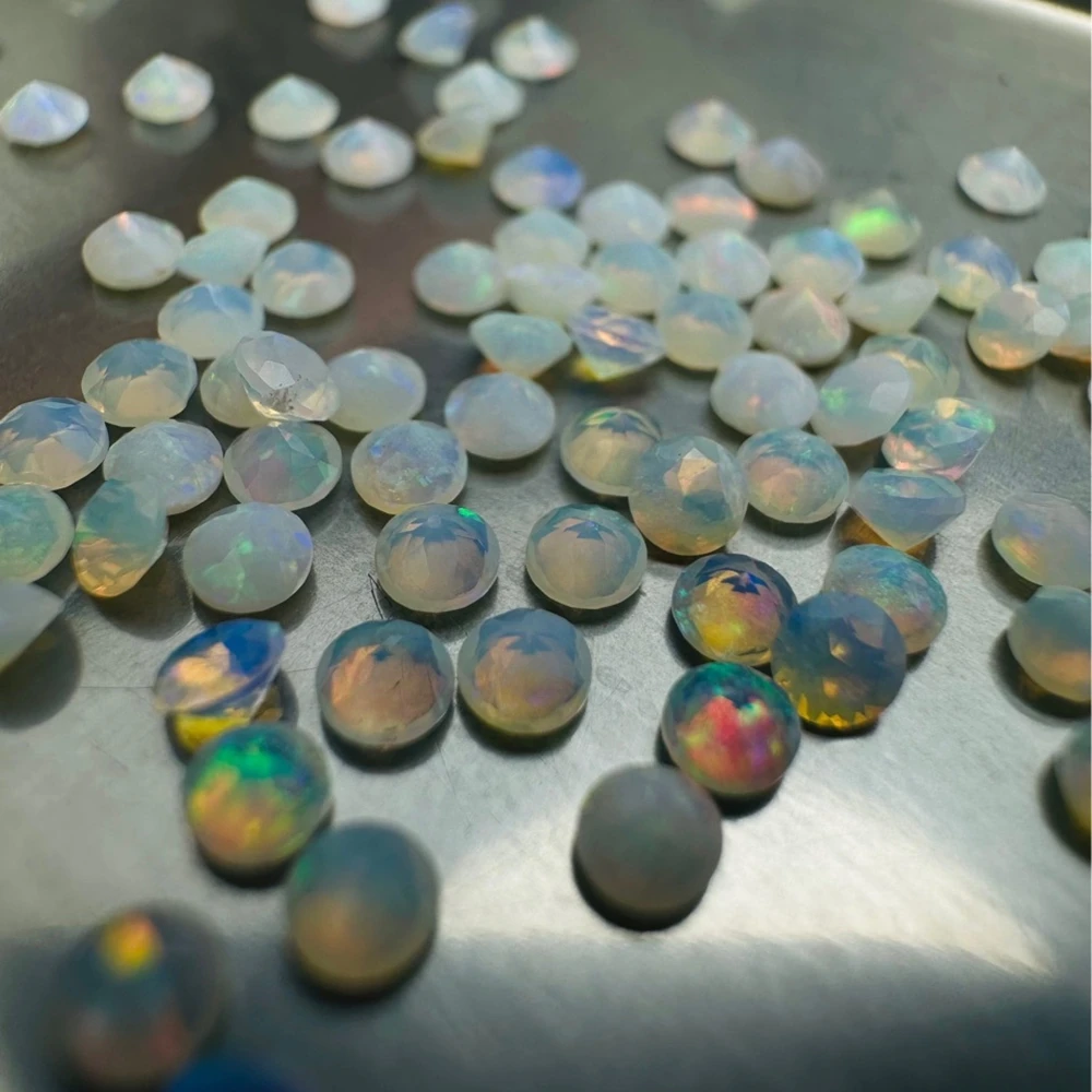 1 мм 1,25 мм 1,5 мм круглой огранки хороший огненный белый натуральный опал камень для изготовления ювелирных изделий
1 мм 1,25 мм 1,5 мм круглой огранки хороший огненный белый натуральный опал камень для изготовления ювелирных изделий