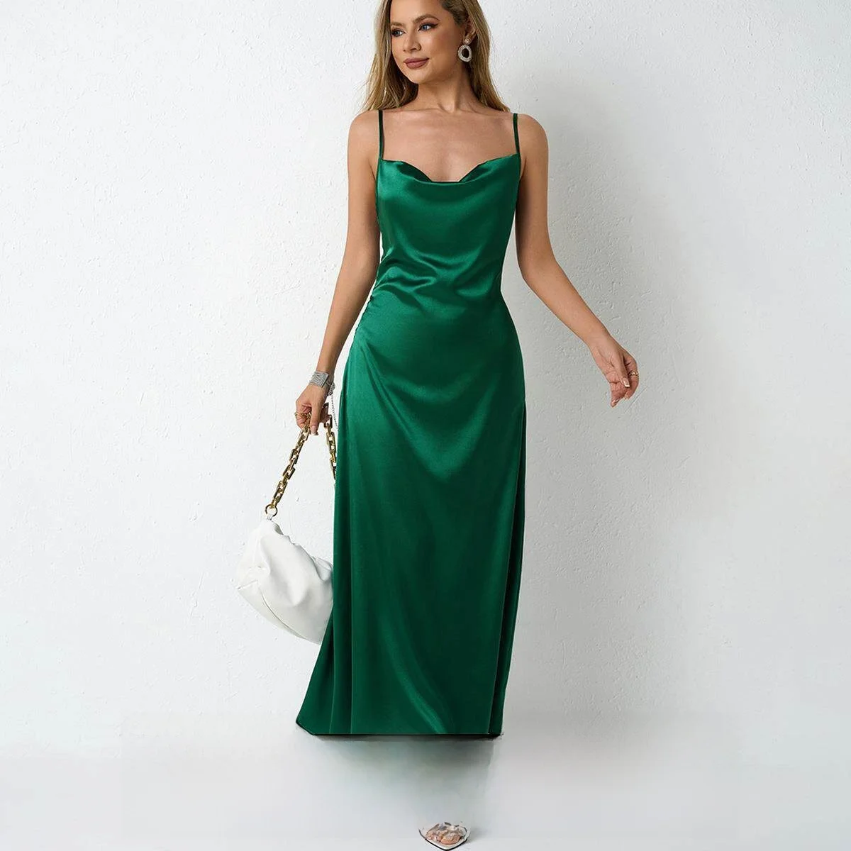 Silk Satin Women's Dress Asymmetrical Hemline Sleeveless Pleated Skirt Fashionable Autumn Wear Made in China
Silk Satin Women's Dress Asymmetrical Hemline Sleeveless Pleated Skirt Fashionable Autumn Wear Made in China
