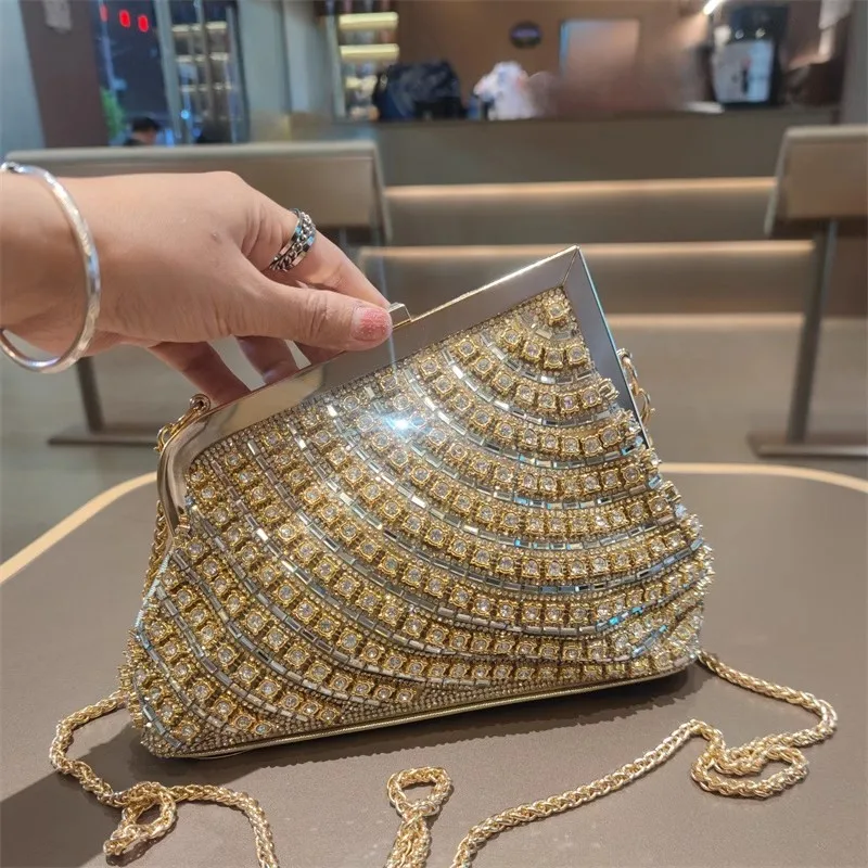 Spring and summer new metal frame rhinestone clutch crystal banquet dress chain handbag one-shoulder cross-body women's bag
Spring and summer new metal frame rhinestone clutch crystal banquet dress chain handbag one-shoulder cross-body women's bag