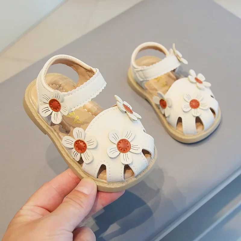 Girls Walking Shoes Hollowed Breathable Baby Beach Shoes Non-slip Soft Sole 2025 Summer New Kids Princess Shoes with Flowers
Girls Walking Shoes Hollowed Breathable Baby Beach Shoes Non-slip Soft Sole 2025 Summer New Kids Princess Shoes with Flowers