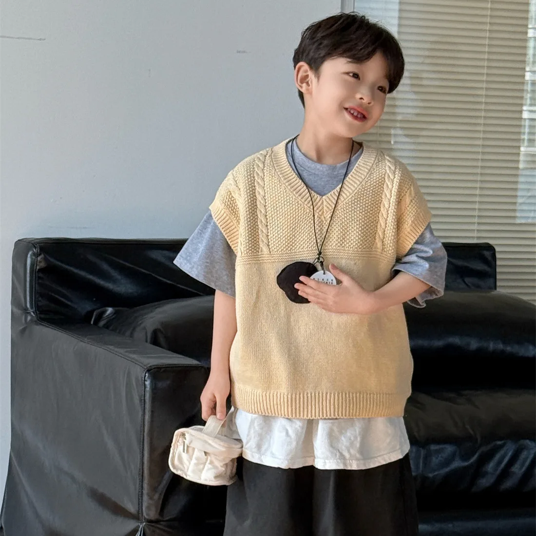 2025 Autumn New Children's Clothing Knitted Vest Sweater Vest Cam Shoulder Children's Clothing
2025 Autumn New Children's Clothing Knitted Vest Sweater Vest Cam Shoulder Children's Clothing