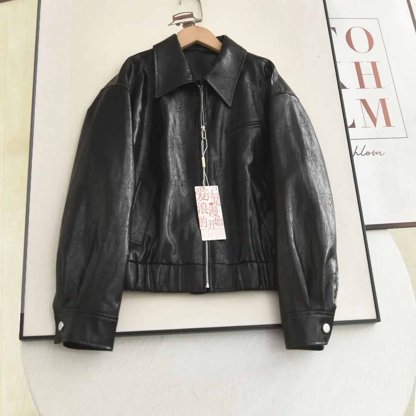 Ele Bla PU Leather Jaet Women's Faionable Versatile Spring 2026 Casual Sle Long Sve Zipper Closure Outerwear
Ele Bla PU Leather Jaet Women's Faionable Versatile Spring 2026 Casual Sle Long Sve Zipper Closure Outerwear