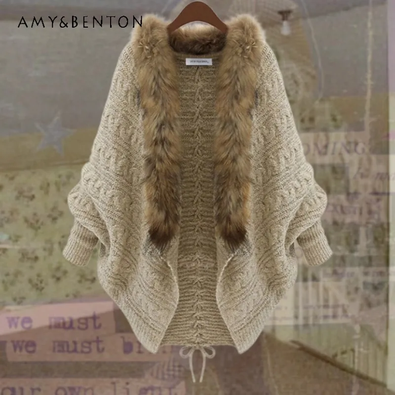 2025 Japanese Ancient Feeling Millennial Hot Knitted Cardigan Cape Shawl Bat Sleeve Subculture Lazy Fur Collar Coat For Women
2025 Japanese Ancient Feeling Millennial Hot Knitted Cardigan Cape Shawl Bat Sleeve Subculture Lazy Fur Collar Coat For Women