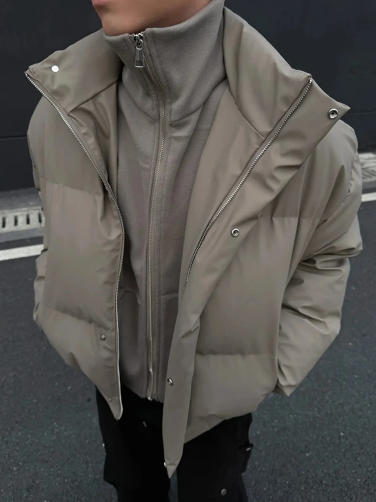 American High Street Pu Leather Double Layer Collar Cotton Jaet Men Winter Thiened Stand Collar Bread Cleanfit Outerwear
American High Street Pu Leather Double Layer Collar Cotton Jaet Men Winter Thiened Stand Collar Bread Cleanfit Outerwear