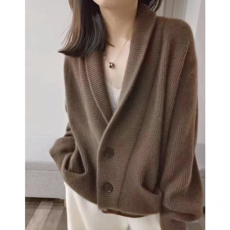Lazy style pure cashmere cardigan women's knitted V-neck sweater coat 2024 autumn and winter new model slim and soft
Lazy style pure cashmere cardigan women's knitted V-neck sweater coat 2024 autumn and winter new model slim and soft