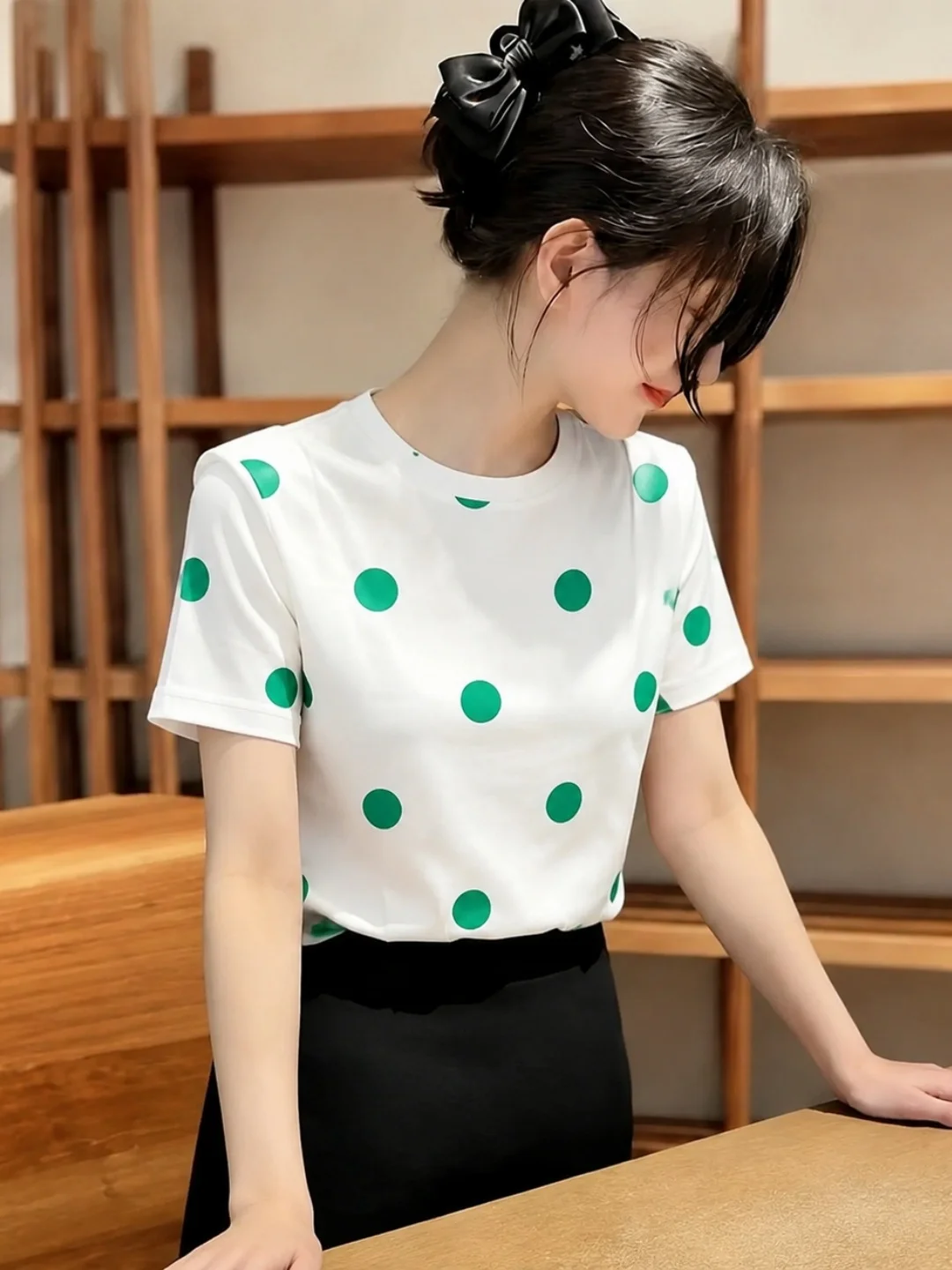 Korean Style Polka Dot Design Slim Fit round Neck T-Shirt Summer Loose Versatile Women's Shirt Beautiful Soft Small Top
Korean Style Polka Dot Design Slim Fit round Neck T-Shirt Summer Loose Versatile Women's Shirt Beautiful Soft Small Top