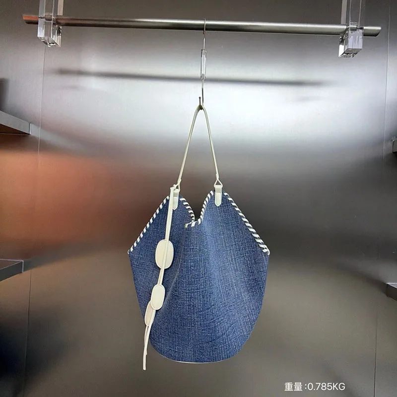 New Niche Hand-held weave Tote Bag for Women with Large Capacity Commuting Shoulder Underarm Bags Woven for Daily Use
New Niche Hand-held weave Tote Bag for Women with Large Capacity Commuting Shoulder Underarm Bags Woven for Daily Use