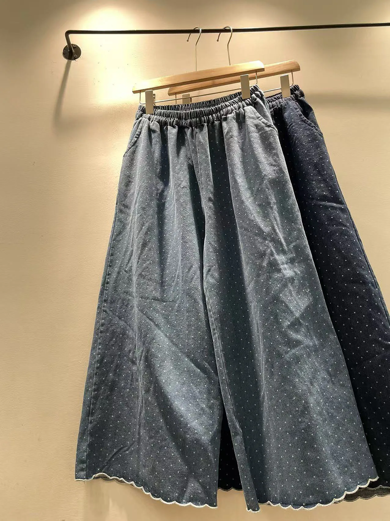 Women's Loose Elastic Waist Embroidered Ruffle Hem Denim Casual Pants Spring Autumn Season Polka Dot Pattern High Waist Strai...
Women's Loose Elastic Waist Embroidered Ruffle Hem Denim Casual Pants Spring Autumn Season Polka Dot Pattern High Waist Strai...