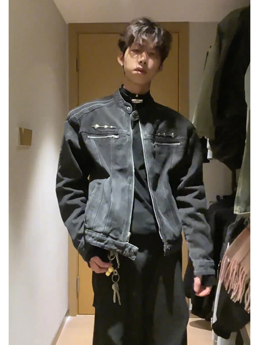 Мужская джинсовая куртка Bla Zipper Denim в американском уличном стиле, рабочая куртка с подплечниками, свободный крой, молодежный энергичный образ, длинный рукав
Мужская джинсовая куртка Bla Zipper Denim в американском уличном стиле, рабочая куртка с подплечниками, свободный крой, молодежный энергичный образ, длинный рукав