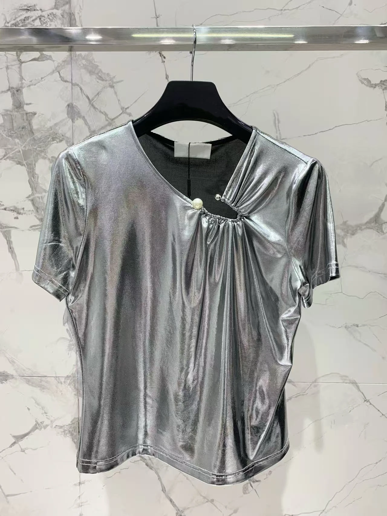 Metallic color short-sleeved women's 2025 summer new style simple, daily casual, fashionable
Metallic color short-sleeved women's 2025 summer new style simple, daily casual, fashionable