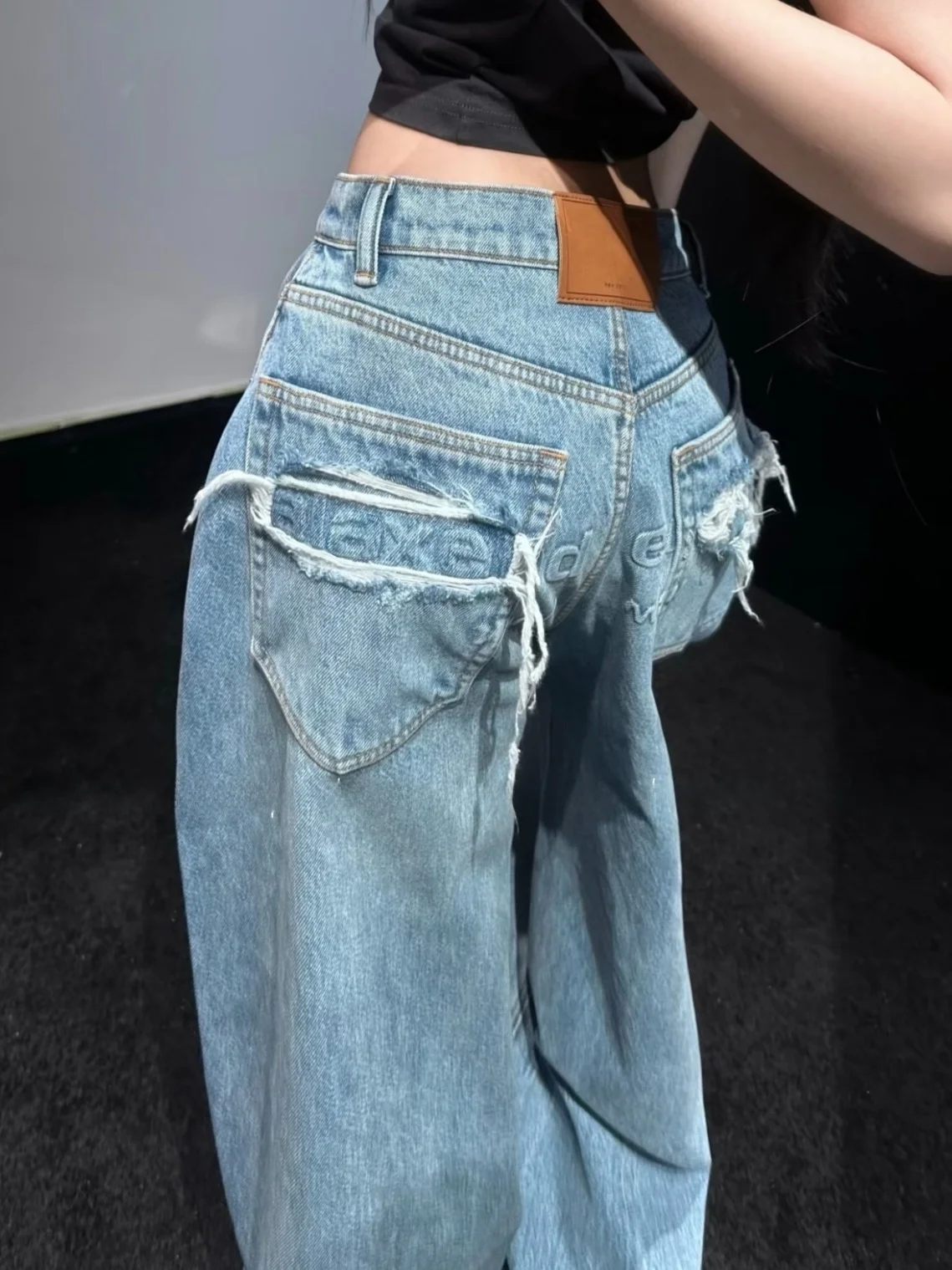 Vintage High Waist Denim Pants Women's Curved Knife Wide Leg Jeans Letter Embossed Light Brown Pocket Tear Wear Resistant
Vintage High Waist Denim Pants Women's Curved Knife Wide Leg Jeans Letter Embossed Light Brown Pocket Tear Wear Resistant