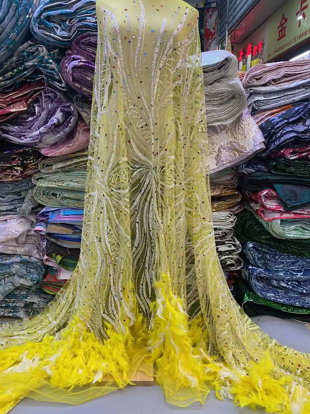 High Quality Fashion African Tulle Embroidery 3D Feather Lace Fabric Luxury Beads And Stones For Wedding Dress Party Sewing
High Quality Fashion African Tulle Embroidery 3D Feather Lace Fabric Luxury Beads And Stones For Wedding Dress Party Sewing