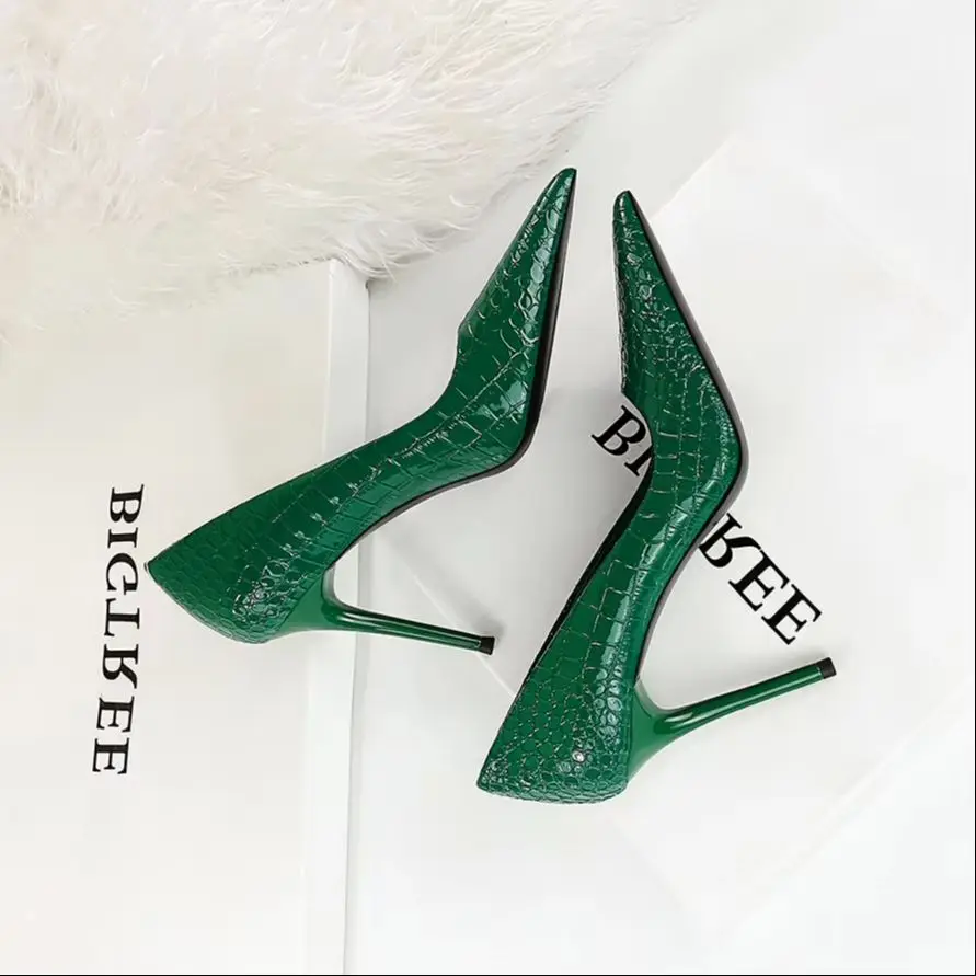 Women 10cm High Heels Stiletto Pumps Pointed Toe Green Nude Heels Office Lady Serpentine Patent Leather Wedding Party Prom Shoes
Women 10cm High Heels Stiletto Pumps Pointed Toe Green Nude Heels Office Lady Serpentine Patent Leather Wedding Party Prom Shoes