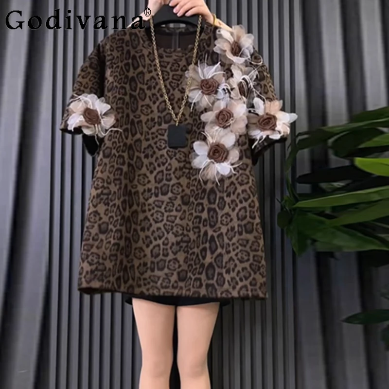 Весна-лето, новинка большого размера, женская трехмерная футболка с цветочным леопардовым принтом, европейская мода, свободный корейский топ с круглым вырезом
Весна-лето, новинка большого размера, женская трехмерная футболка с цветочным леопардовым принтом, европейская мода, свободный корейский топ с круглым вырезом