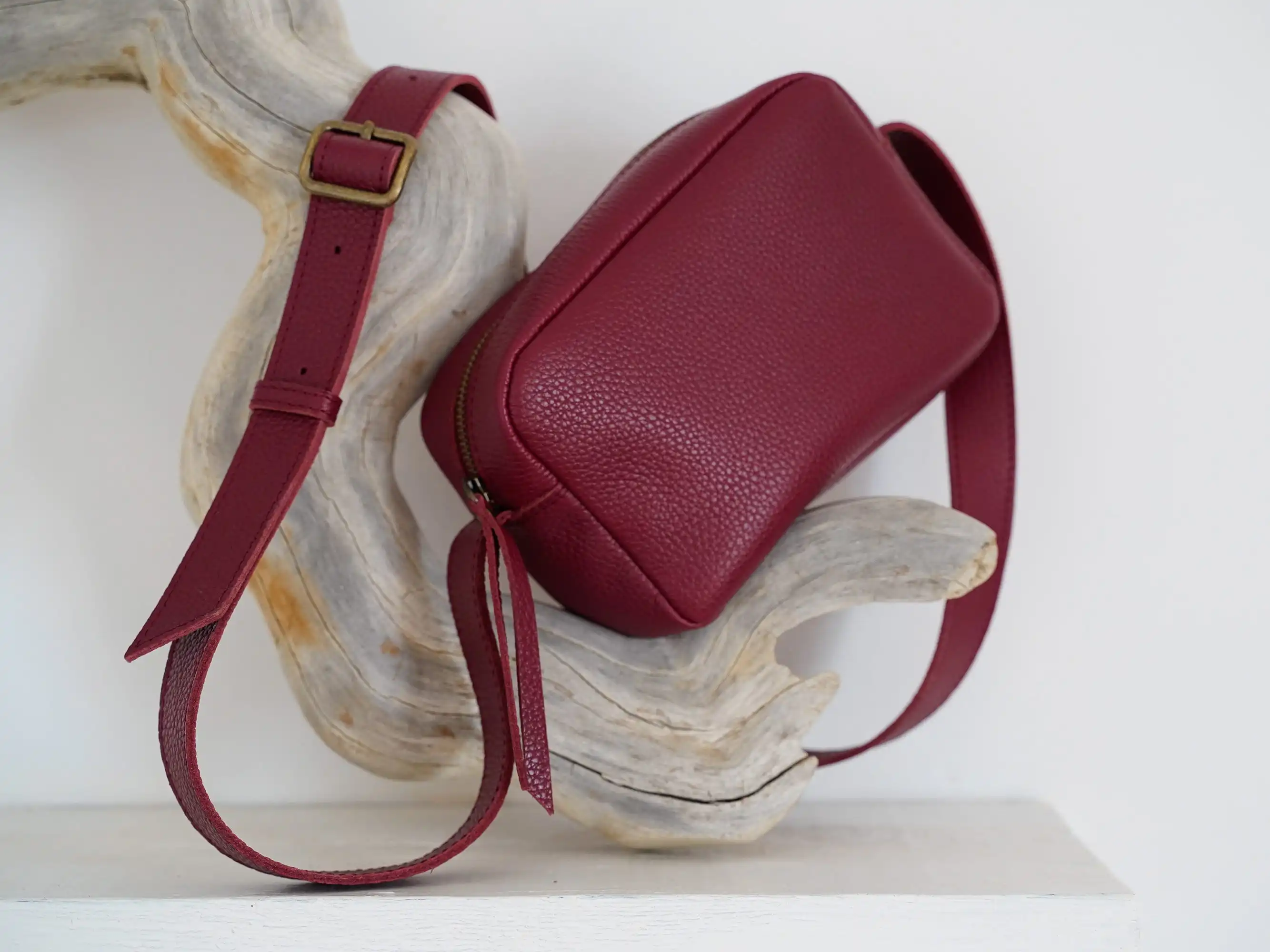 NGGU Shoulder Leather Bag for Women | Handmade Crossbody Bucket Bag | Fashionable Shoulder Bag
NGGU Shoulder Leather Bag for Women | Handmade Crossbody Bucket Bag | Fashionable Shoulder Bag