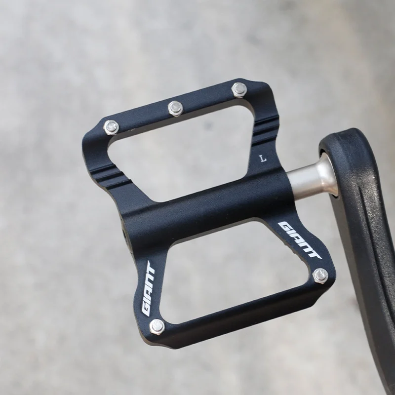 Giant Ultralight Aluminum Alloy Pedals Mountain Road Bike Footrest Bicycle Accories Ordinary Footrest Bearing egory
Giant Ultralight Aluminum Alloy Pedals Mountain Road Bike Footrest Bicycle Accories Ordinary Footrest Bearing egory