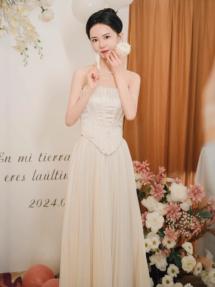 Свадебное утреннее платье-халат с обильной жемчужной отделкой и бретелями из жемчужной нити для помолвки и банкетных мероприятий
Свадебное утреннее платье-халат с обильной жемчужной отделкой и бретелями из жемчужной нити для помолвки и банкетных мероприятий