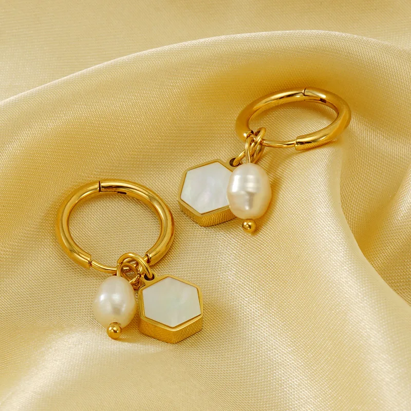 Wind French Stainless Steel Pearl Earrings Women's Niche Design Hexagonal Temperament Earrings Ear Buckles
Wind French Stainless Steel Pearl Earrings Women's Niche Design Hexagonal Temperament Earrings Ear Buckles