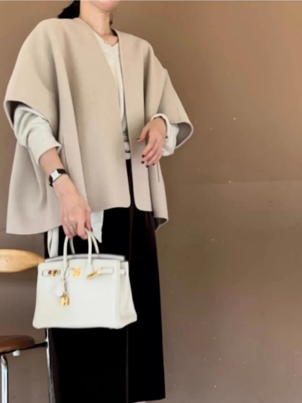 ort Woolen awl Coat Women's Chic Design Outerwear Ele Top High-End Feeling Autumn 2025 New Sle Commute Pure Color
ort Woolen awl Coat Women's Chic Design Outerwear Ele Top High-End Feeling Autumn 2025 New Sle Commute Pure Color