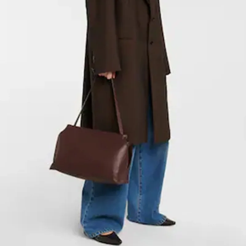 First Layer Cowhide Shoulder Bag Large Capacity Minimalist Commuting Handheld Tote Bag for Women
First Layer Cowhide Shoulder Bag Large Capacity Minimalist Commuting Handheld Tote Bag for Women