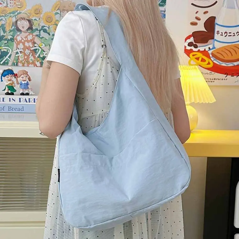 Small Candy Color Nylon Shoulder Bag Large Capacity Solid Color Sport Tote Bag Quick-dry Korean Style Mobile Phone Pack Outdoor
Small Candy Color Nylon Shoulder Bag Large Capacity Solid Color Sport Tote Bag Quick-dry Korean Style Mobile Phone Pack Outdoor