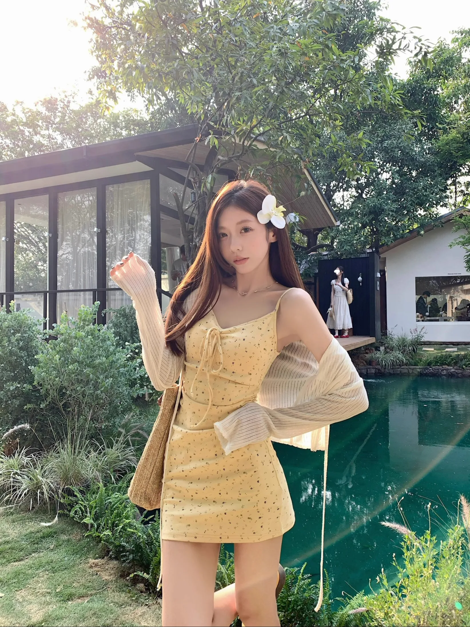Sweet And Spicy Girl White Long Sleeve Cardigan Set Women's Yellow Floral Strap Dress Short Skirt Two Piece Set Casual Style
Sweet And Spicy Girl White Long Sleeve Cardigan Set Women's Yellow Floral Strap Dress Short Skirt Two Piece Set Casual Style