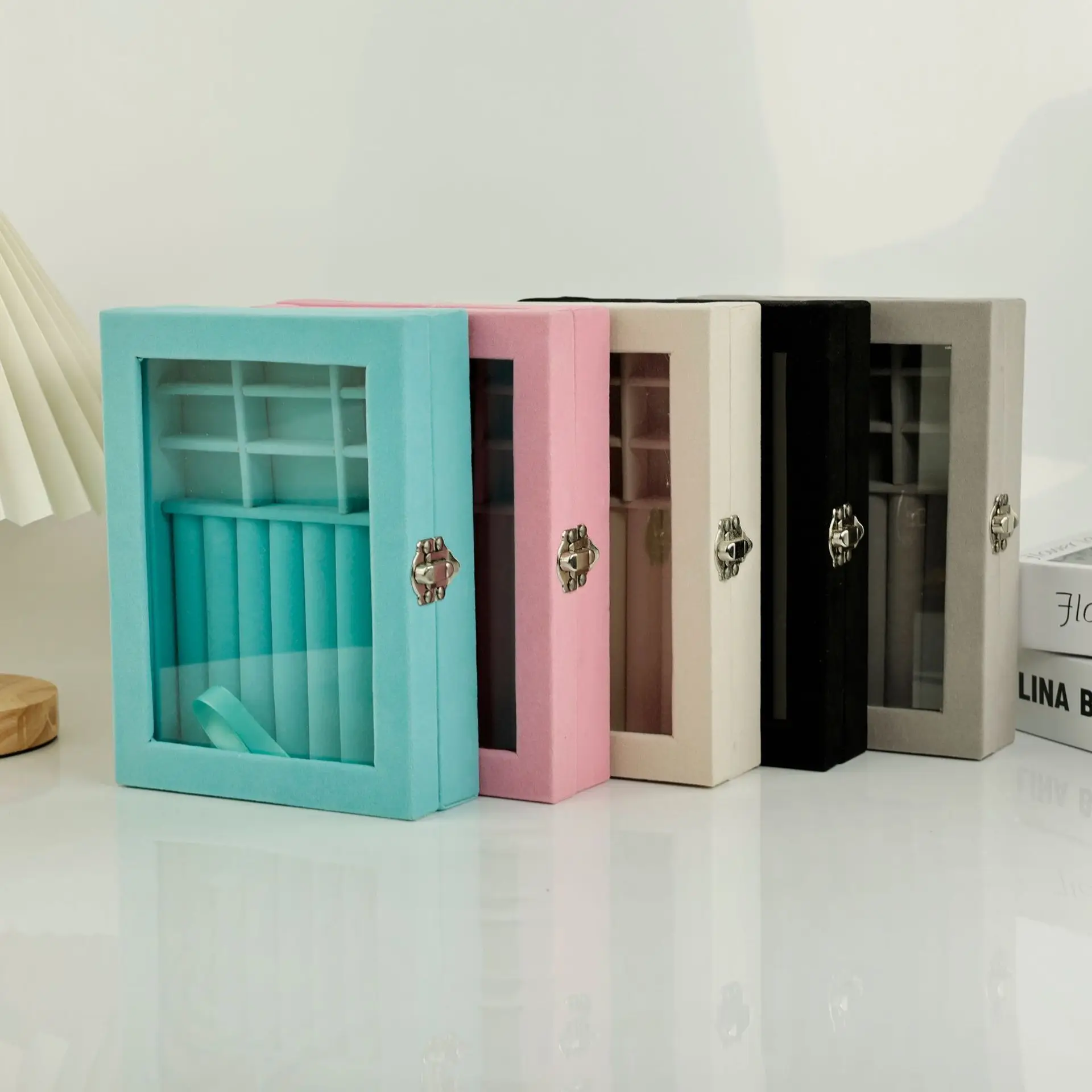 Packaging jewelry box, velvet jewelry box portable travel exquisite earrings earrings necklaces rings jewelry box
Packaging jewelry box, velvet jewelry box portable travel exquisite earrings earrings necklaces rings jewelry box
