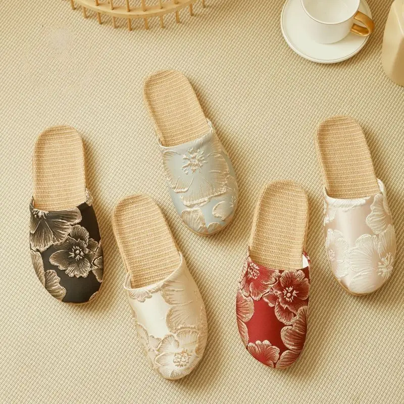 Women's Home Linen Slippers 2026 New Soft-soled Breathable Embroidered Slippers Four Seasons Wooden Floor Mute Indoor Flat Shoes
Women's Home Linen Slippers 2026 New Soft-soled Breathable Embroidered Slippers Four Seasons Wooden Floor Mute Indoor Flat Shoes