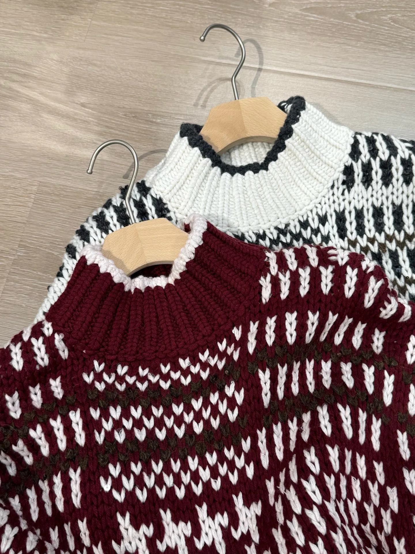 Women's 2025 Autumn and Winter New Heavy Industry Semi-high Collar Beaded Cashmere Wool Sweater
Women's 2025 Autumn and Winter New Heavy Industry Semi-high Collar Beaded Cashmere Wool Sweater