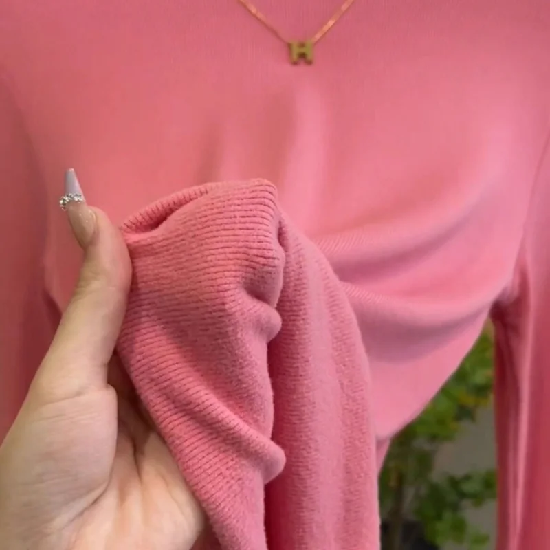 New Autumn and Winter High Neck Brushed Base Shirt for Women, Stylish and Versatile, Slim Fit, Fashionable and Elegant Top 
New Autumn and Winter High Neck Brushed Base Shirt for Women, Stylish and Versatile, Slim Fit, Fashionable and Elegant Top