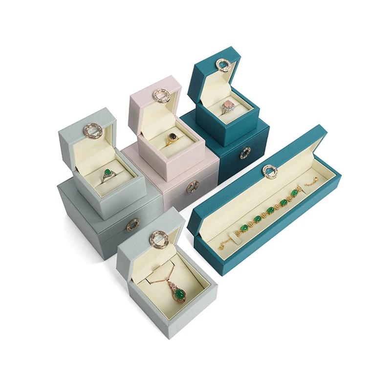 Lucky Roman Buckle Jewelry Box High-End Pu Leather Jewelry Box Engagement Ring Pendant Storage Box Gift Box
Lucky Roman Buckle Jewelry Box High-End Pu Leather Jewelry Box Engagement Ring Pendant Storage Box Gift Box