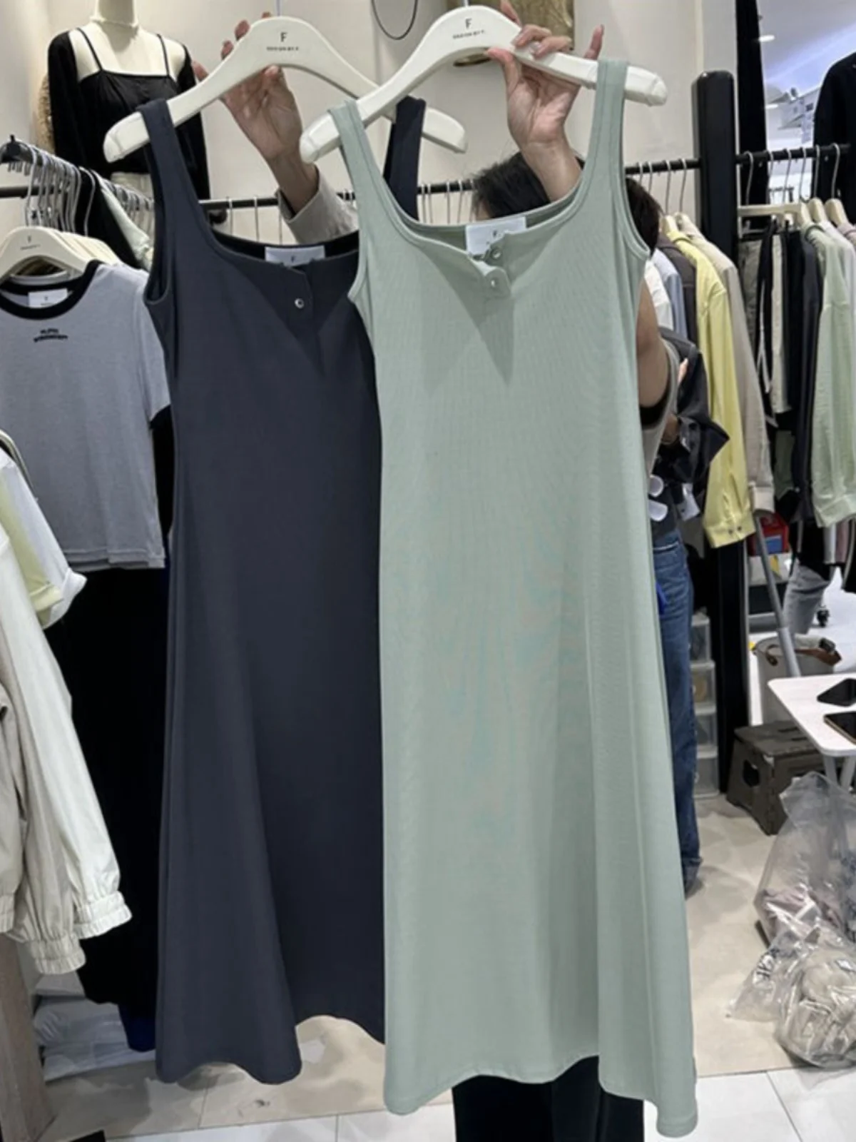 Extra Large Size Ice Silk Drapey Strap Dress Women's Thin Style Summer Loose Versatile Button Base Vest Skirt Long Korean Style
Extra Large Size Ice Silk Drapey Strap Dress Women's Thin Style Summer Loose Versatile Button Base Vest Skirt Long Korean Style
