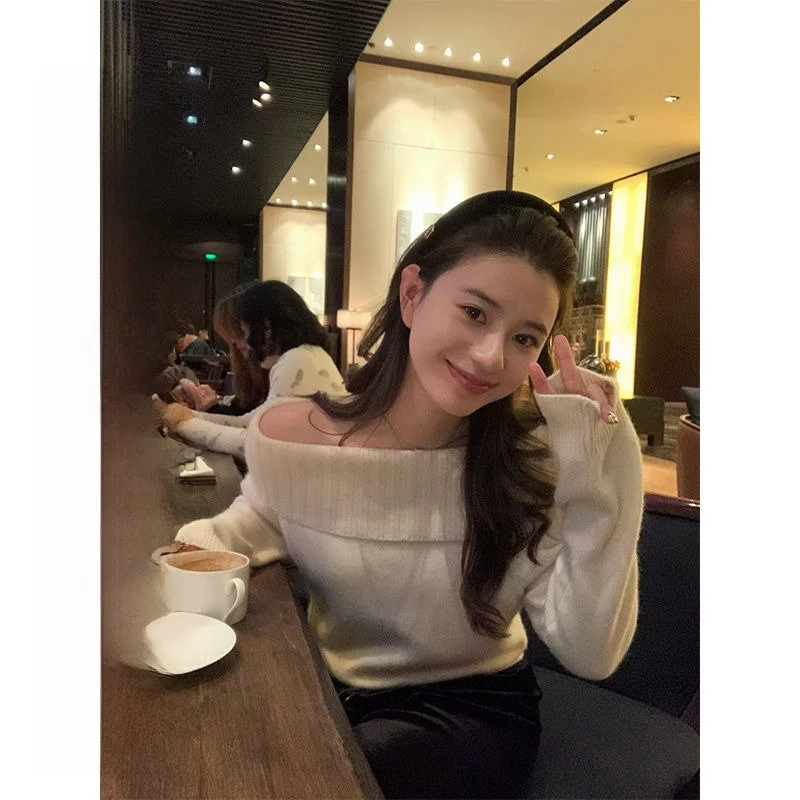 Festive Atmosphere Bear Velvet One-Shoulder Knitted Sweater Women's Overhead Long Sleeve Straight Tube Commute Style Winter F...
Festive Atmosphere Bear Velvet One-Shoulder Knitted Sweater Women's Overhead Long Sleeve Straight Tube Commute Style Winter F...
