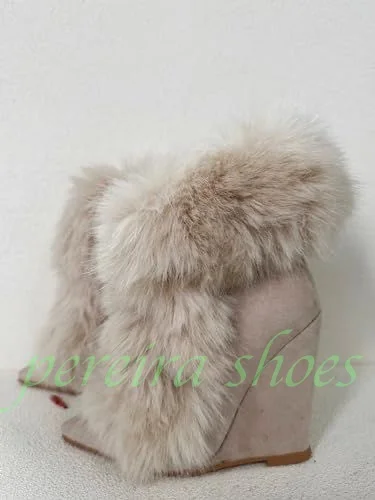 Lady Suede Warm Fur Wedges Heel Ankle Boots Runway Gladiator Fur Feather Footwear Pointed Toe Retro Style Fall Boots Size 34-46
Lady Suede Warm Fur Wedges Heel Ankle Boots Runway Gladiator Fur Feather Footwear Pointed Toe Retro Style Fall Boots Size 34-46