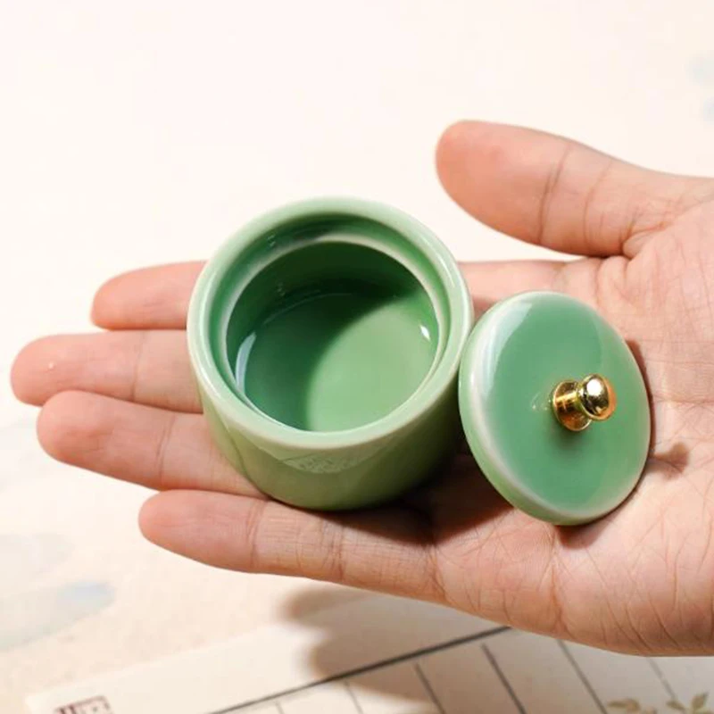 Portable Ceramic Inkwell with Airtight Lid - Mini Inkstone for Xiao Kai Soft Brush Calligraphy Supplies
Portable Ceramic Inkwell with Airtight Lid - Mini Inkstone for Xiao Kai Soft Brush Calligraphy Supplies