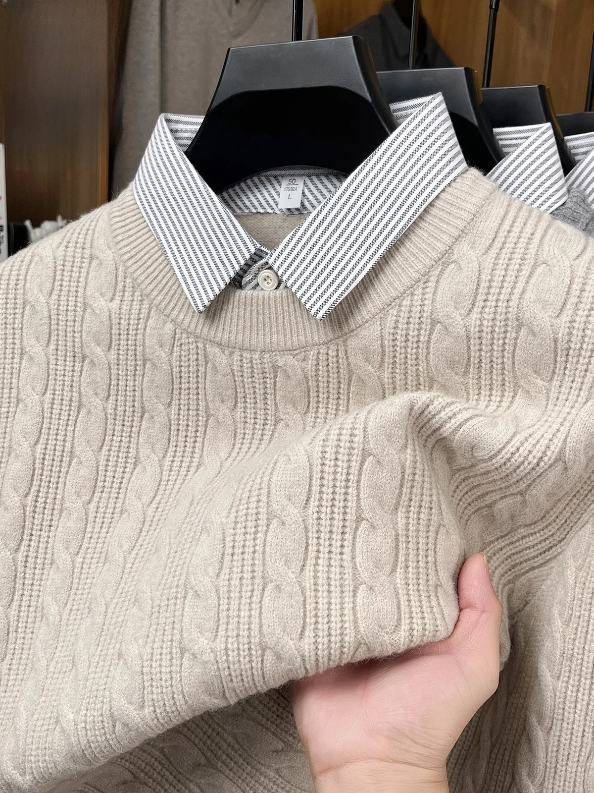 Мужской вязаный свитер с внутренним слоем, модный зимний стиль, мягкий, удобный, приталенный, с длинными рукавами
Мужской вязаный свитер с внутренним слоем, модный зимний стиль, мягкий, удобный, приталенный, с длинными рукавами