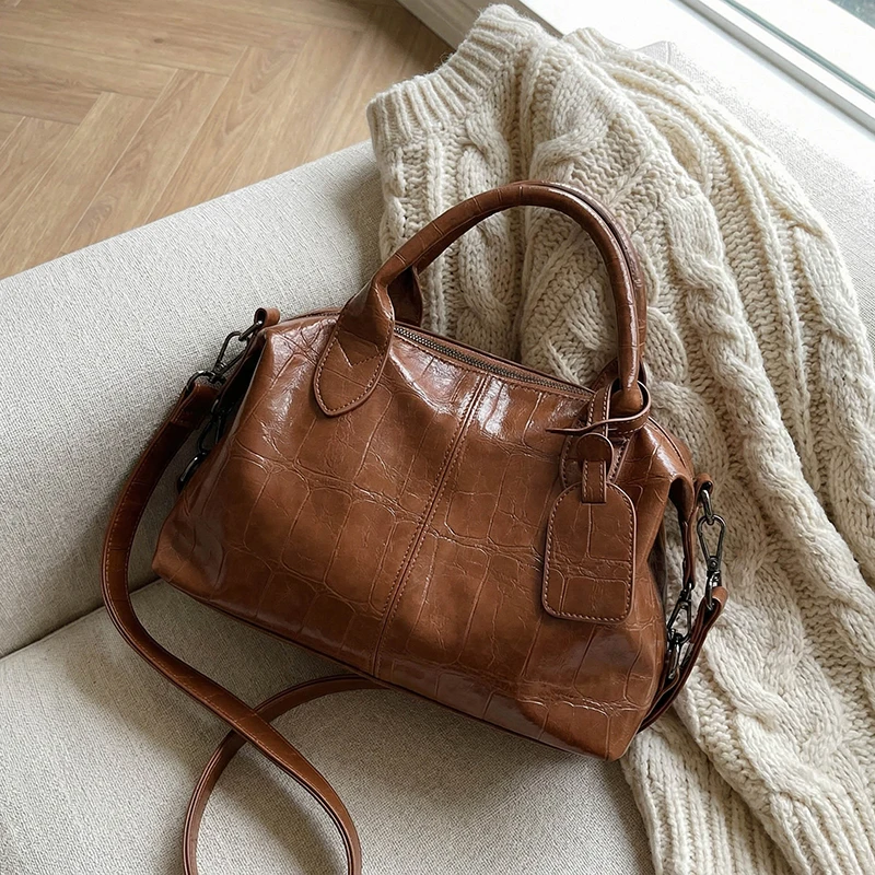 Women's Crocodile Pattern Glossy Leather Handbag Double Handle Adjustable Strap Commuter Shoulder Crossbody Bag Retro Fashion
Women's Crocodile Pattern Glossy Leather Handbag Double Handle Adjustable Strap Commuter Shoulder Crossbody Bag Retro Fashion