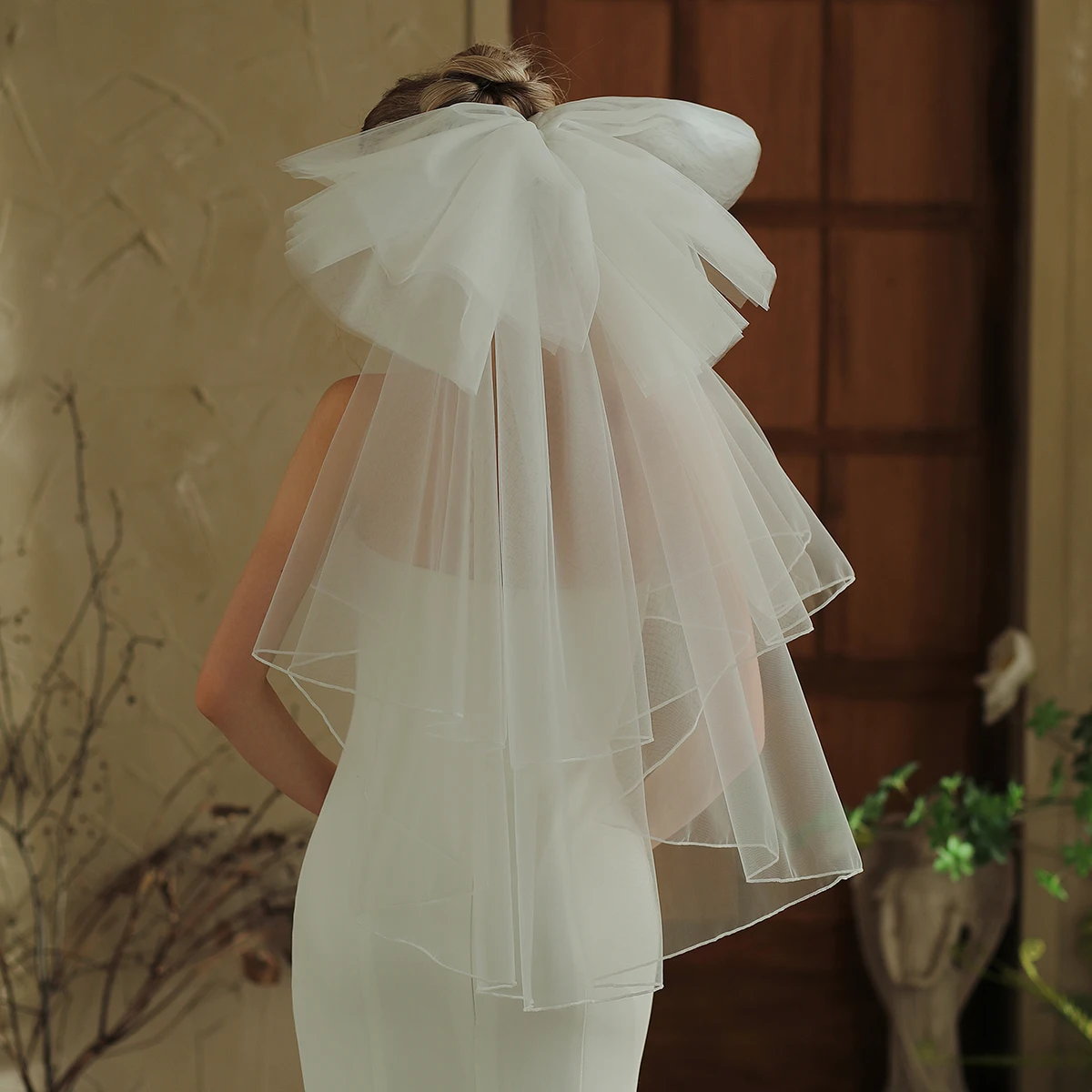 V381 Large Bow Bridal Veil Super Elegant Double Layer Stitched Wedding Dress Photo Props Headwear Comb Style
V381 Large Bow Bridal Veil Super Elegant Double Layer Stitched Wedding Dress Photo Props Headwear Comb Style