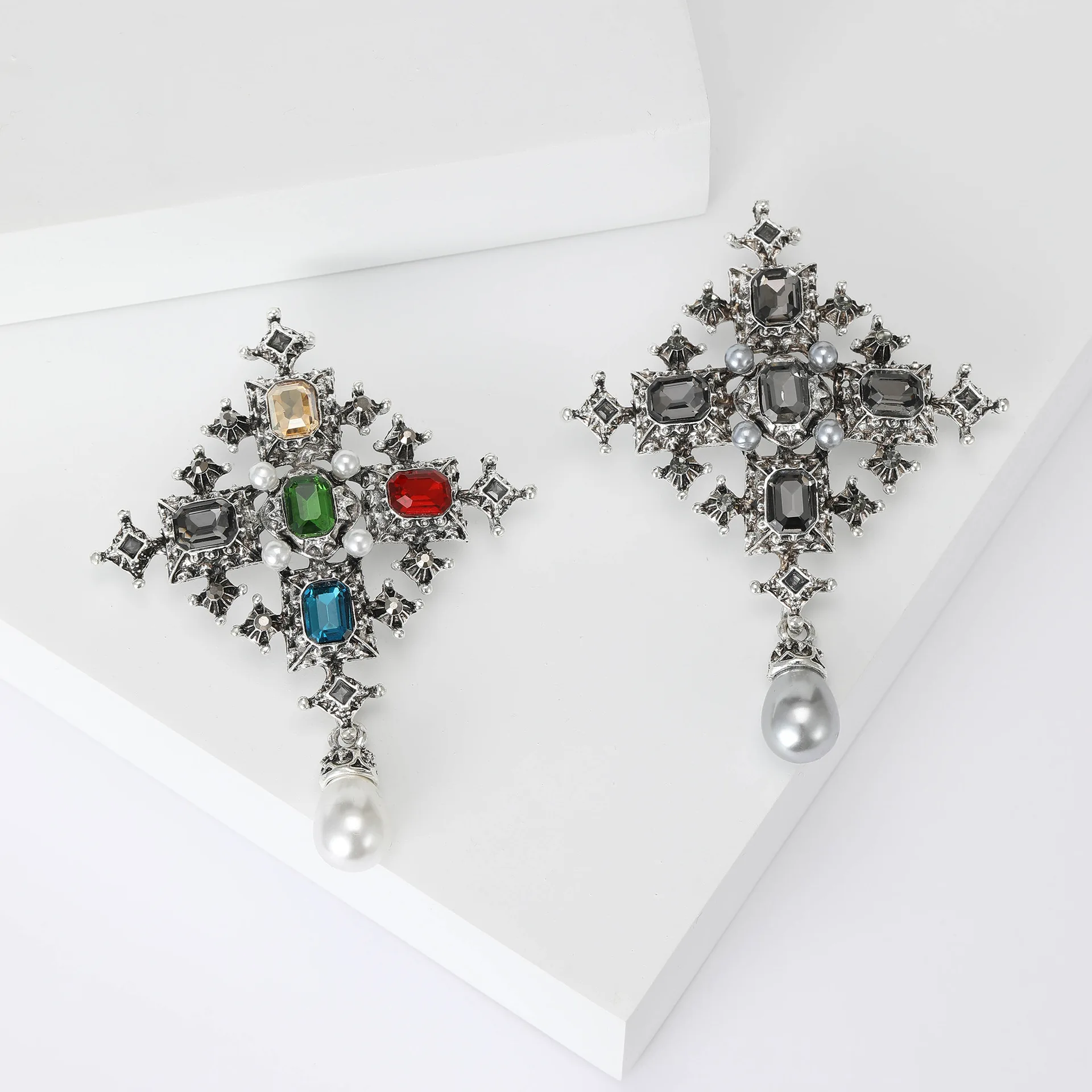 Stylish Baroque Cross Hanging Pearl Brooch For Women And Men In 2 Colors Available As A Casual Party Accessory Gift
Stylish Baroque Cross Hanging Pearl Brooch For Women And Men In 2 Colors Available As A Casual Party Accessory Gift