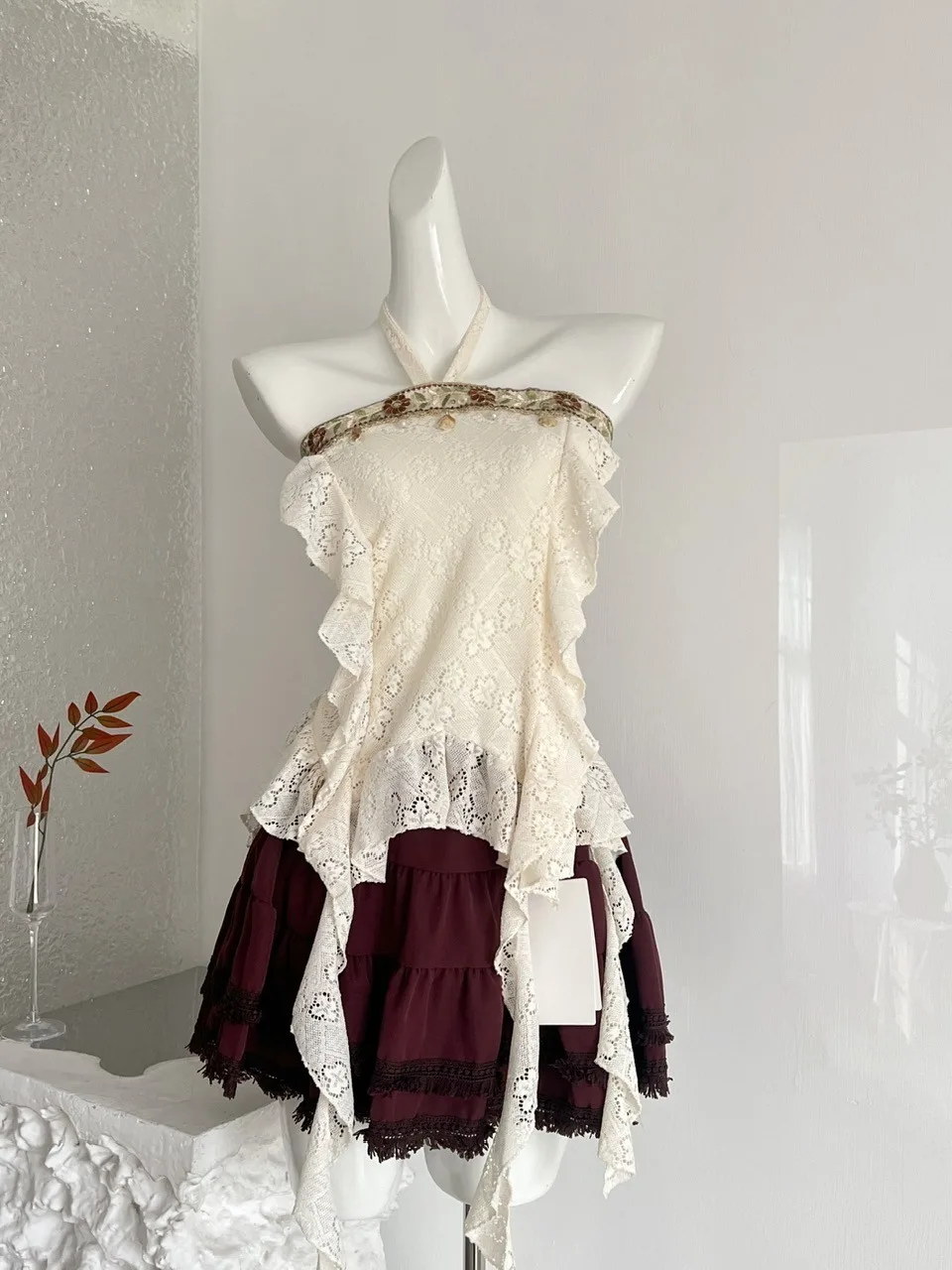 Pure Desire Sexy Girl Set Women's Summer Bohemian Style Beautiful Lace Neck Hanging Top Cake Short Skirt Two Piece Set
Pure Desire Sexy Girl Set Women's Summer Bohemian Style Beautiful Lace Neck Hanging Top Cake Short Skirt Two Piece Set