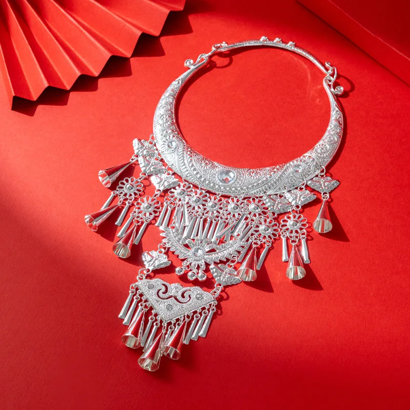 Серебряное ожерелье с большим воротником в стиле меньшинств Мяо, серебряная длинная кисточка, аксессуары для танцевальных представлений Гуйчжоу Донг
Серебряное ожерелье с большим воротником в стиле меньшинств Мяо, серебряная длинная кисточка, аксессуары для танцевальных представлений Гуйчжоу Донг