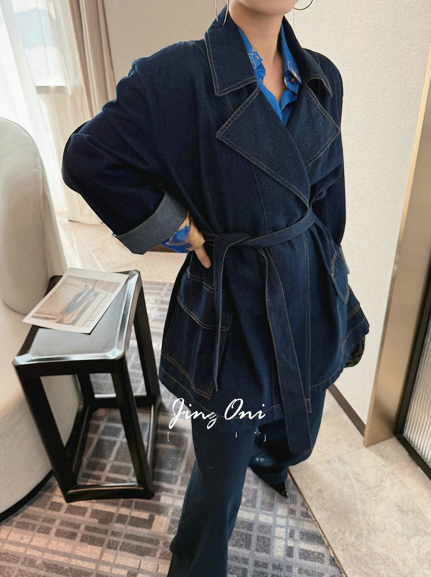 JINGONI Chic Casual Women's Denim Waist-Cinching Coat Outerwear Faionable Loose Sle Long Sve Double-Buttoned Korean Ve...
JINGONI Chic Casual Women's Denim Waist-Cinching Coat Outerwear Faionable Loose Sle Long Sve Double-Buttoned Korean Ve...