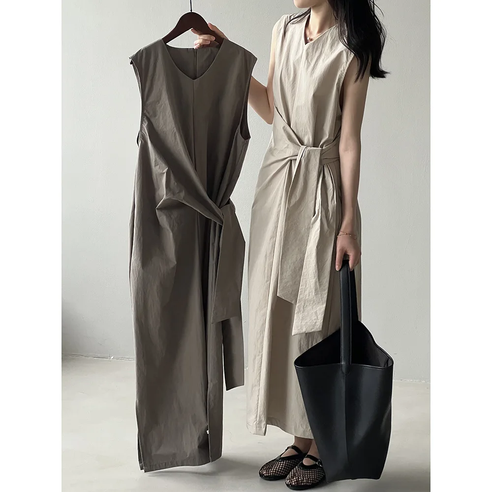 Sleeveless dress 2025 summer new design sense tea break French A-line long skirt
Sleeveless dress 2025 summer new design sense tea break French A-line long skirt