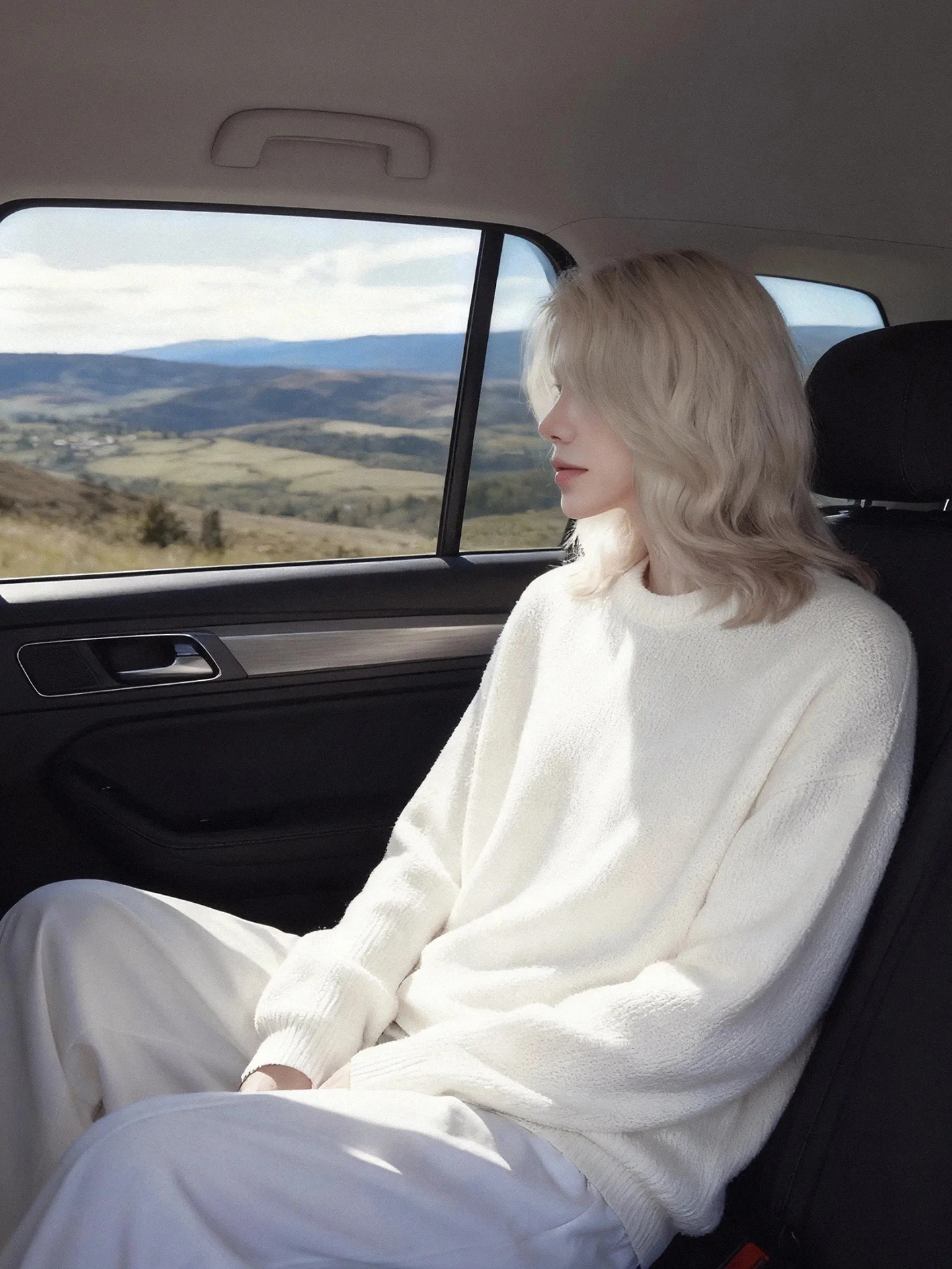 Мужской белый вязаный свитер Cleanfit: базовый слой для ранней осени, высококачественная вязаная верхняя одежда свободного кроя, мягкий и комфортный.
Мужской белый вязаный свитер Cleanfit: базовый слой для ранней осени, высококачественная вязаная верхняя одежда свободного кроя, мягкий и комфортный.