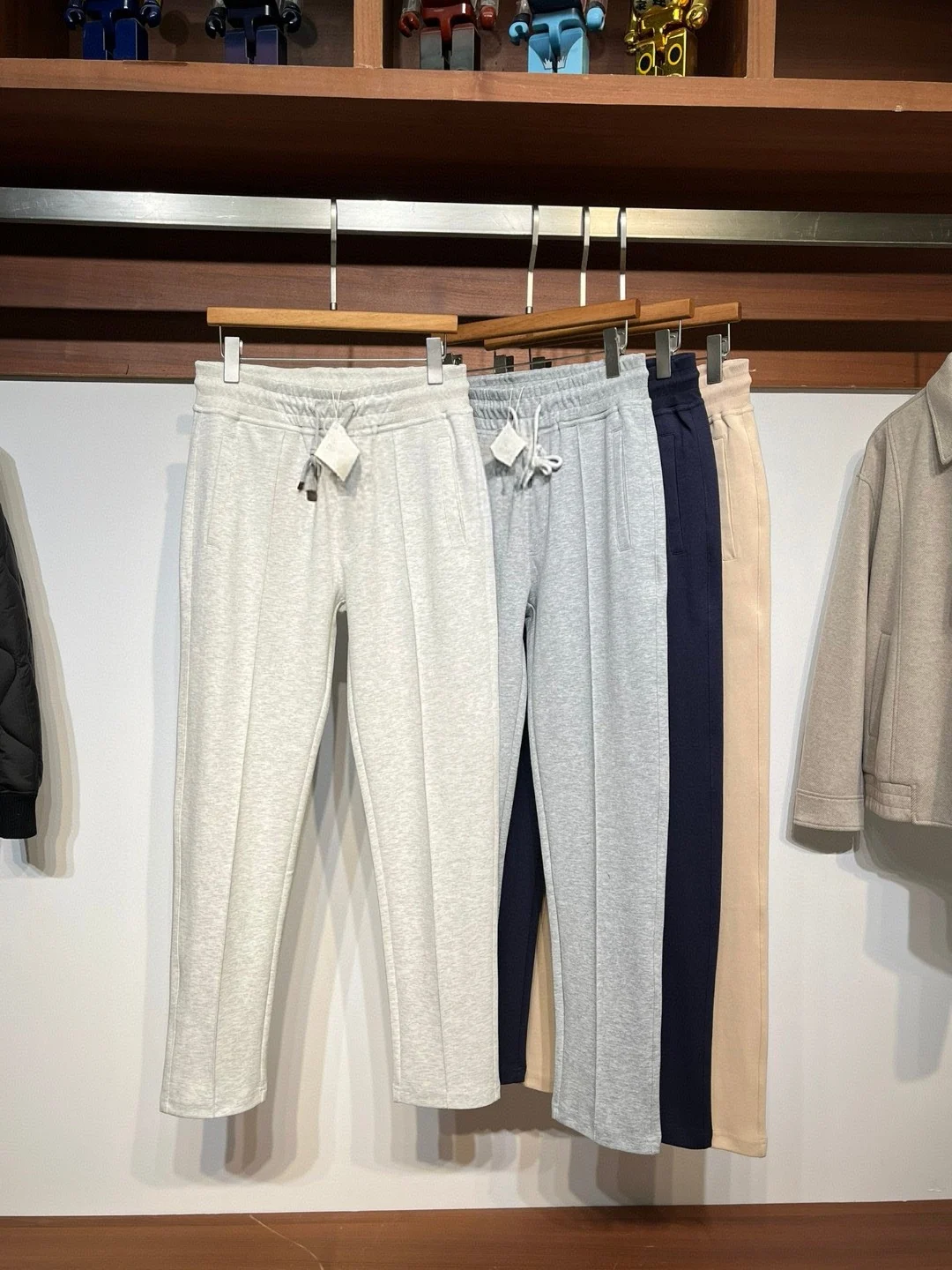 BC 25 Маленькие прямые простые повседневные брюки
BC 25 Маленькие прямые простые повседневные брюки