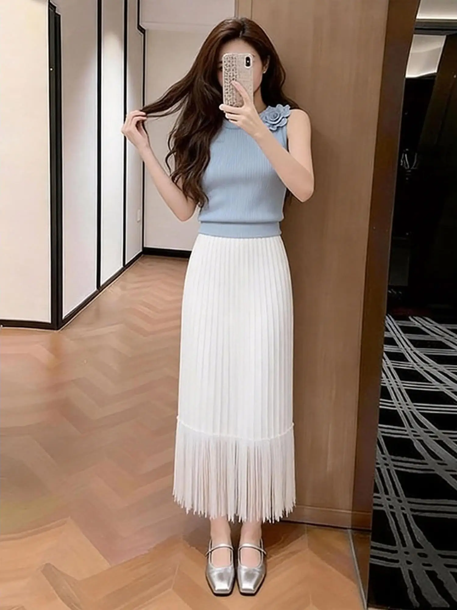 Elegant Sweetness Ageless Beautiful Summer 2026 New Folded Tassel Half Skirt Women High Waist A-Line Skirt Polyester Fiber
Elegant Sweetness Ageless Beautiful Summer 2026 New Folded Tassel Half Skirt Women High Waist A-Line Skirt Polyester Fiber