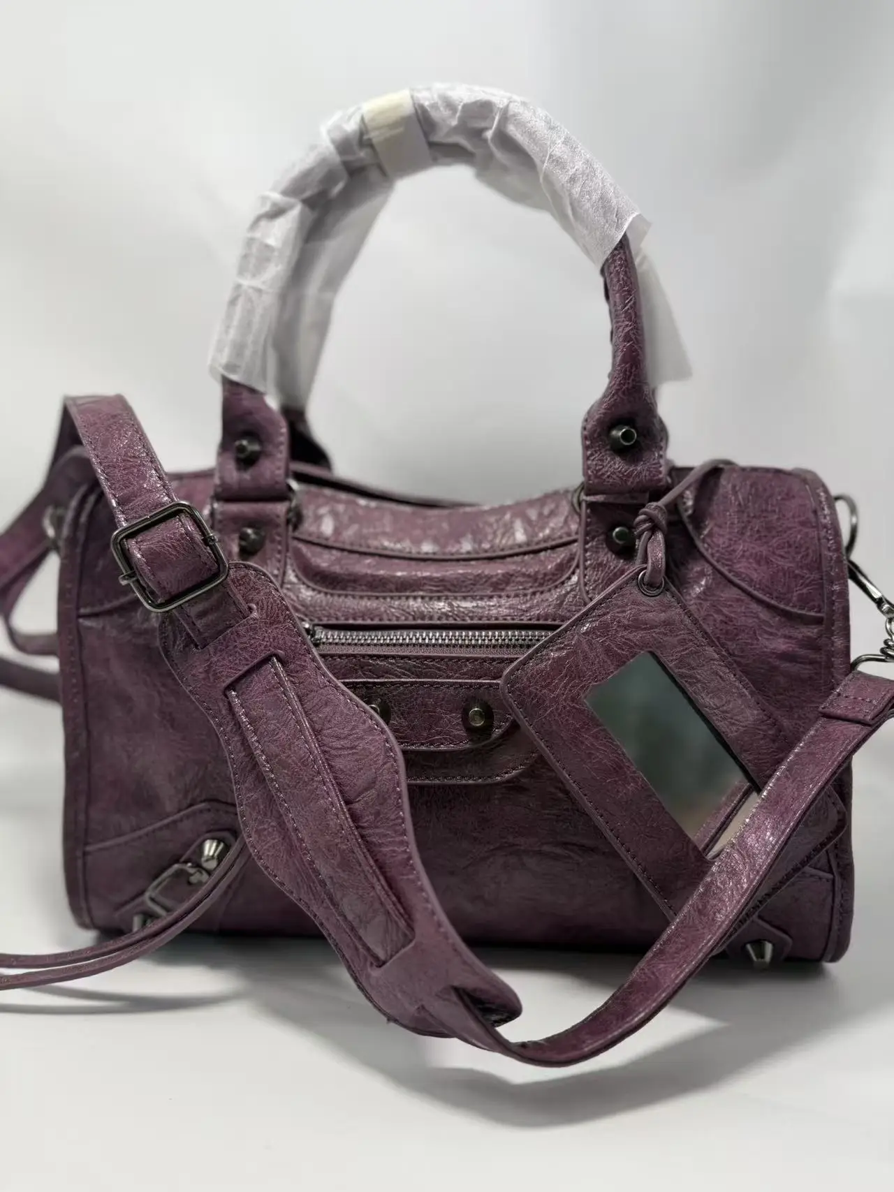 2025 New Faionable Motorcycle Sle Women's Handbag oulder Bag Casual Versatile Single Handbag Soft Nylon Iron Har...
2025 New Faionable Motorcycle Sle Women's Handbag oulder Bag Casual Versatile Single Handbag Soft Nylon Iron Har...