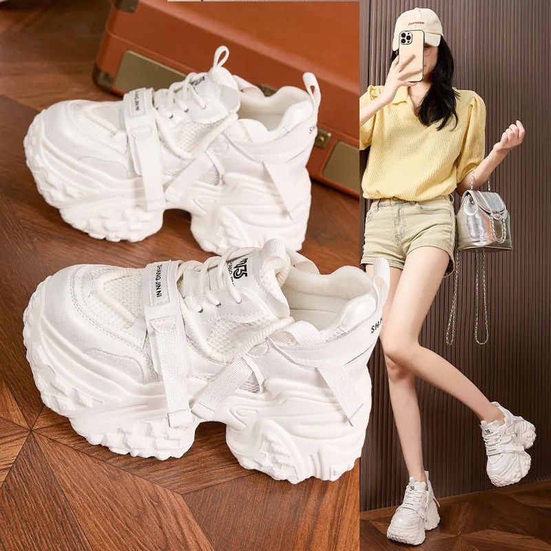 Женские кроссовки на платформе 9 см, осенние, с легкой толстой подошвой, дышащие, сетчатые, повседневные, спортивные, модные
Женские кроссовки на платформе 9 см, осенние, с легкой толстой подошвой, дышащие, сетчатые, повседневные, спортивные, модные