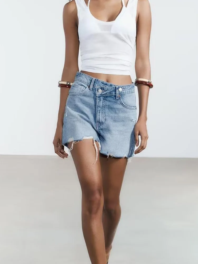 European and American style summer new fashion women's clothing versatile cross waist casual jeans high waist hole short style
European and American style summer new fashion women's clothing versatile cross waist casual jeans high waist hole short style